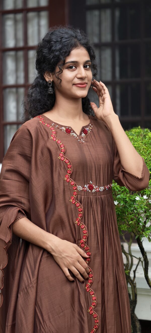Mul Chanderi 3 Piece Embroidered Set with Scallop Dupatta